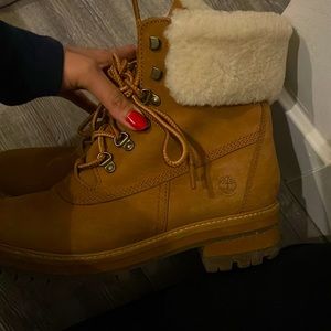 Timberland White fur boots